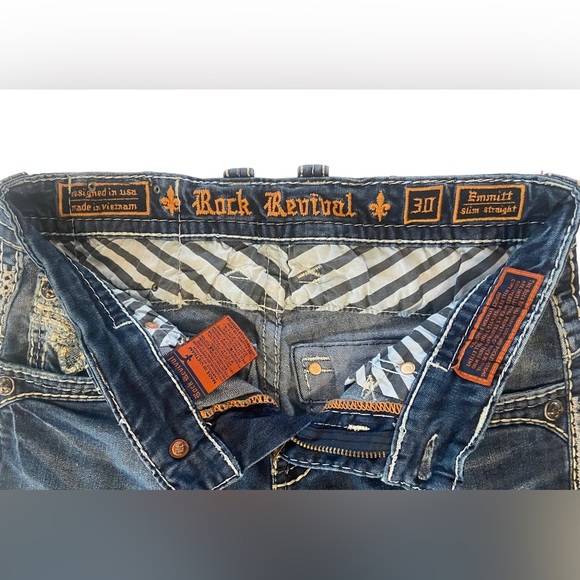 Men’s Rock Revival Jeans - Picture 4 of 6